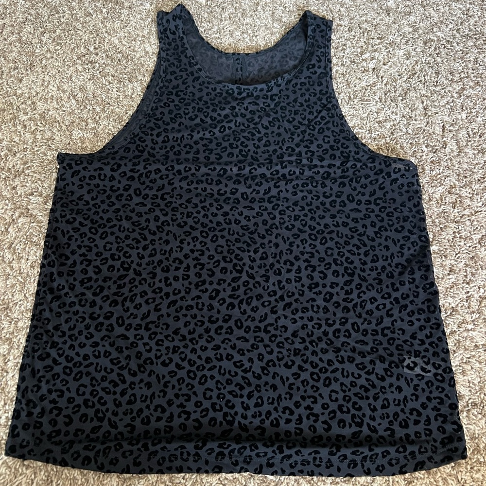 Ziya Activewear. Black Cheetah Print tank with small open slit on back.